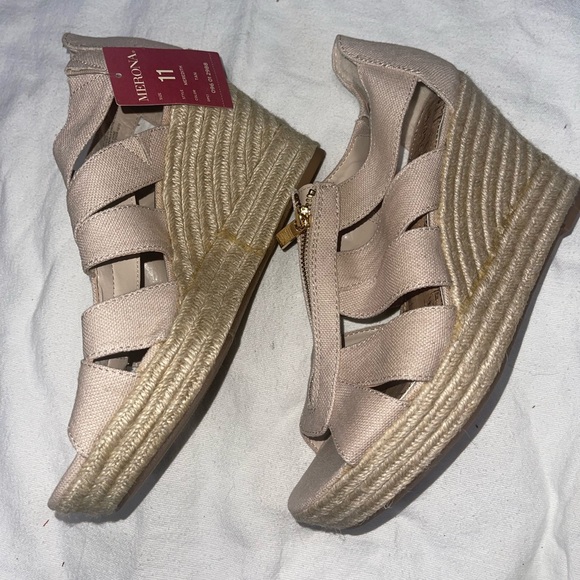 Strappy wedges - Picture 3 of 5